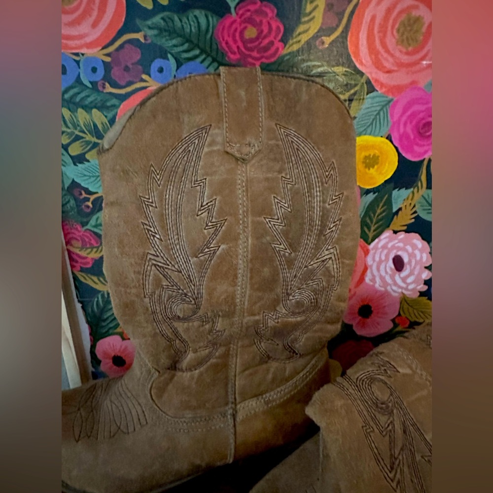 Brown cowgirl boots
